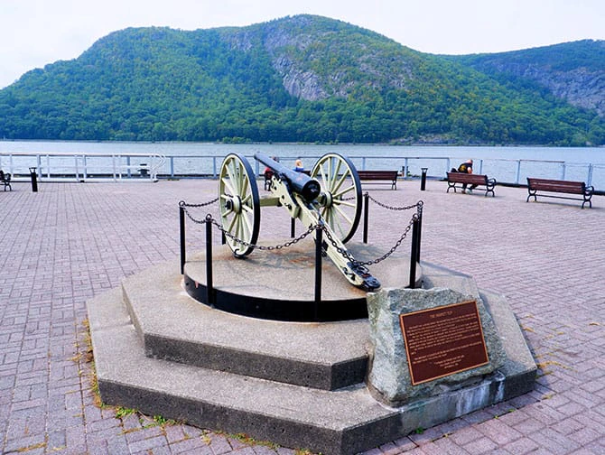 Amerikansk landsbyliv: Dagstur til Cold Spring nær New York - Beliggende ved Hudson-floden