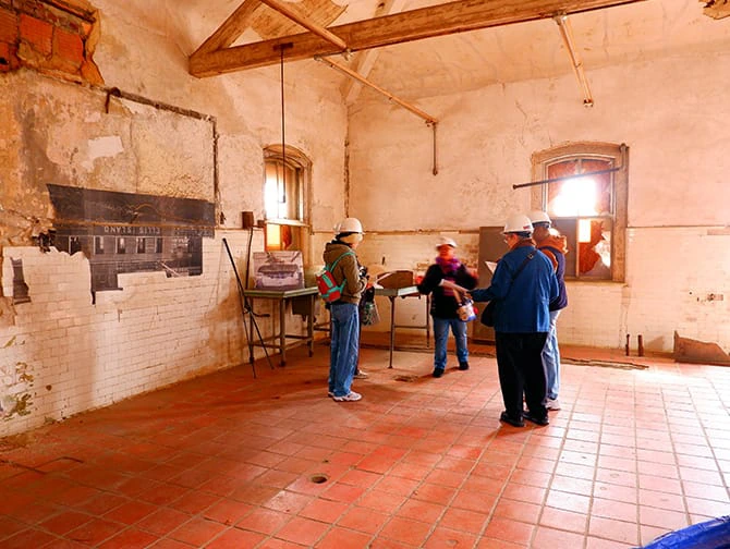 Ellis Island Hard Hat Tour i New York - Hospital of Immigration Island