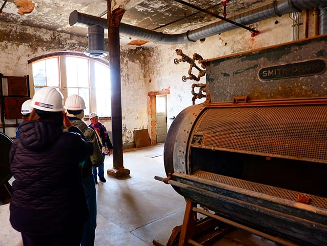 Ellis Island Hard Hat Tour i New York - Lille gruppe tur