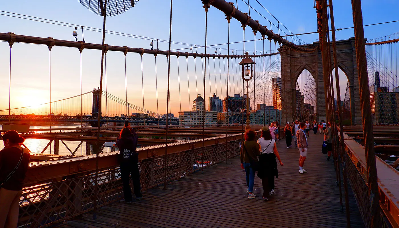 New York 6-dages rejseplan – Gå over Brooklyn Bridge ved solopgang