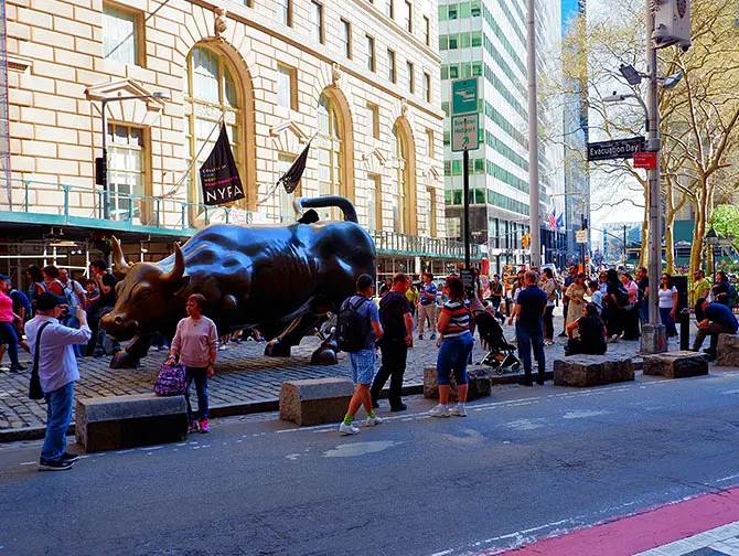 Charging Bull Statue i New York - Populær attraktion i Lower Manhattan