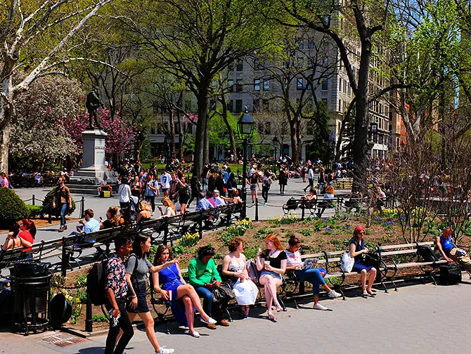 Washington Square Park i New York - Hjerte af New York University