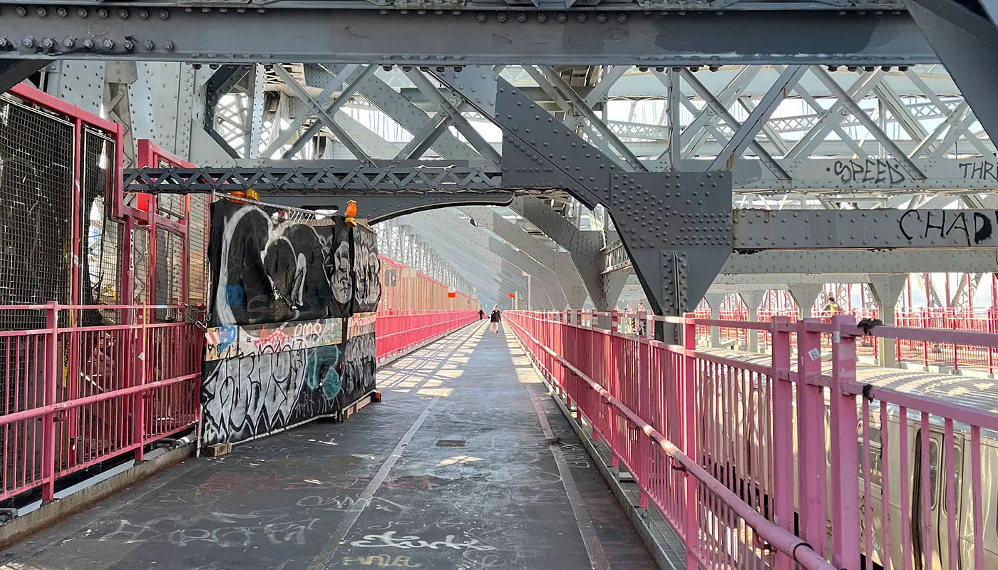Williamsburg Bridge i New York - Kryds Williamsburg Bridge